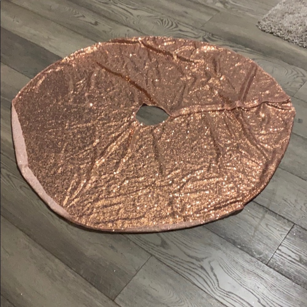 Rose Gold Trendy Tree Skirt
